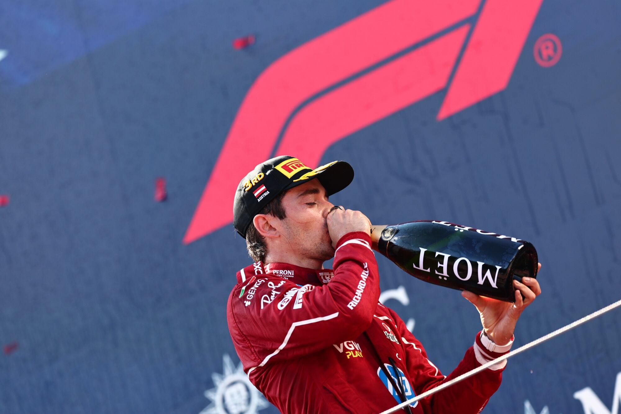 SPIELBERG (Austria), 29/06/2025.- Third-placed Scuderia Ferrari driver Charles Leclerc of Monaco drinks champagne on the podium after the Formula 1 Austrian Grand Prix at the Red Bull Ring racetrack in Spielberg, Austria, 29 June 2025. (Fórmula Uno) EFE/EPA/ANNA SZILAGYI