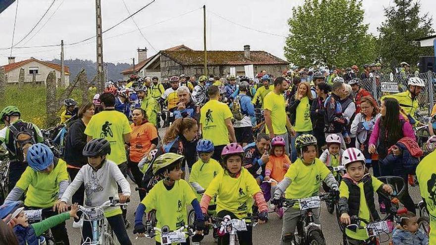 Un momento de la &quot;Kedada Enduro&quot; organizada el domingo por &quot;Castrobikes&quot;. // FdV