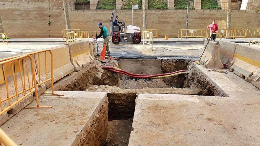 Els arqueòlegs treballant a les restes arqueològiques del carrer Tarragona