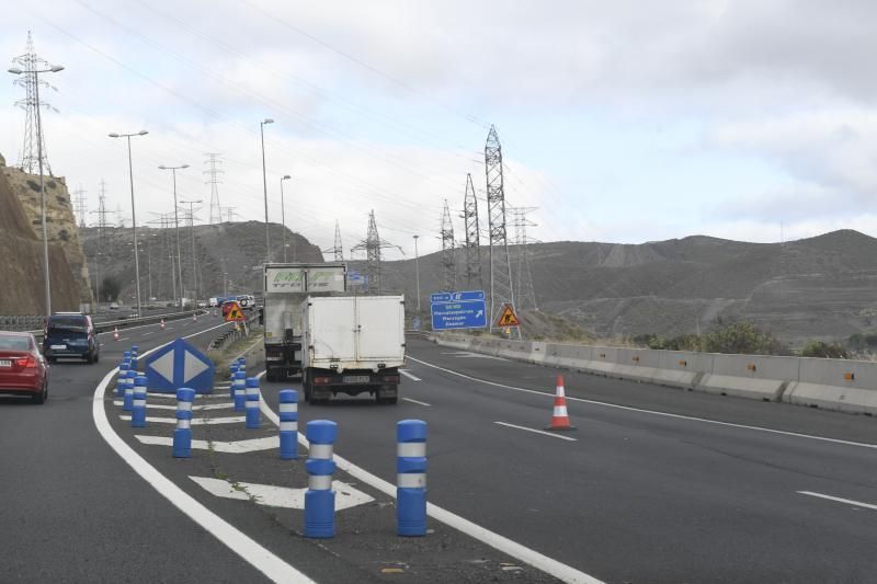 01-04-20  LAS PALMAS DE GRAN CANARIAS. AUTOPISTA. LAS PALMAS DE GRAN CANARIA. Colas a la entrada a la ciudad.    Fotos: Juan Castro.  | 01/04/2020 | Fotógrafo: Juan Carlos Castro