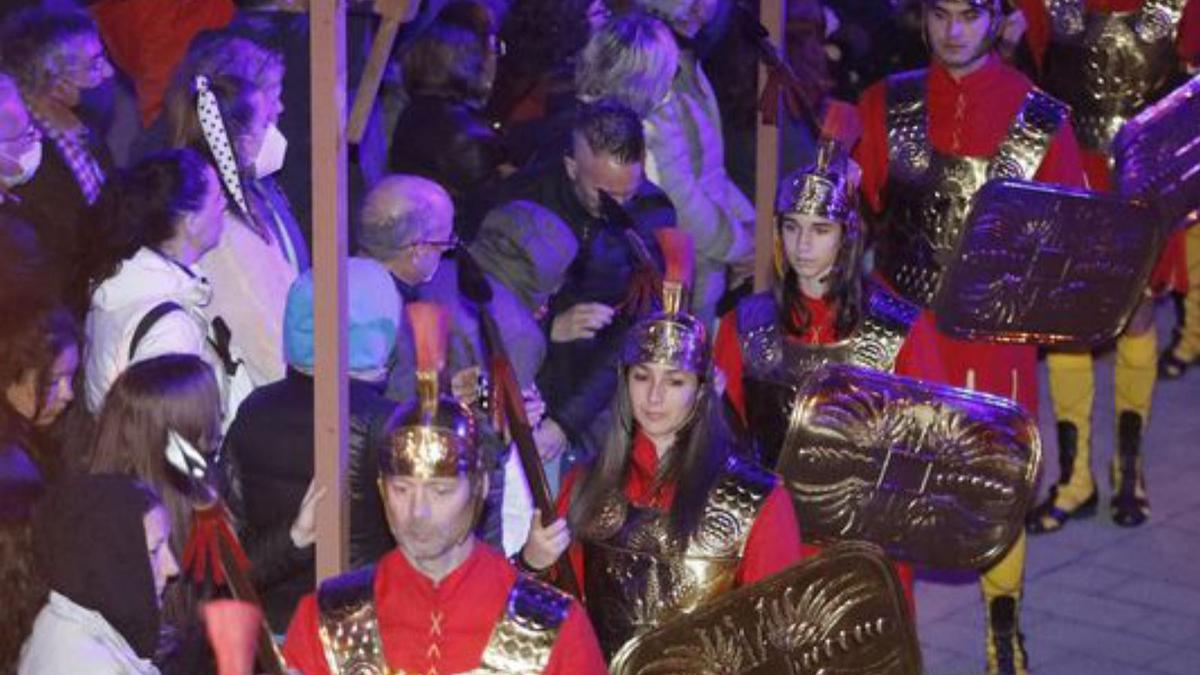 La Mort torna a dansar pels carrers de Verges | FOTOS D’ANIOL RESCLOSA