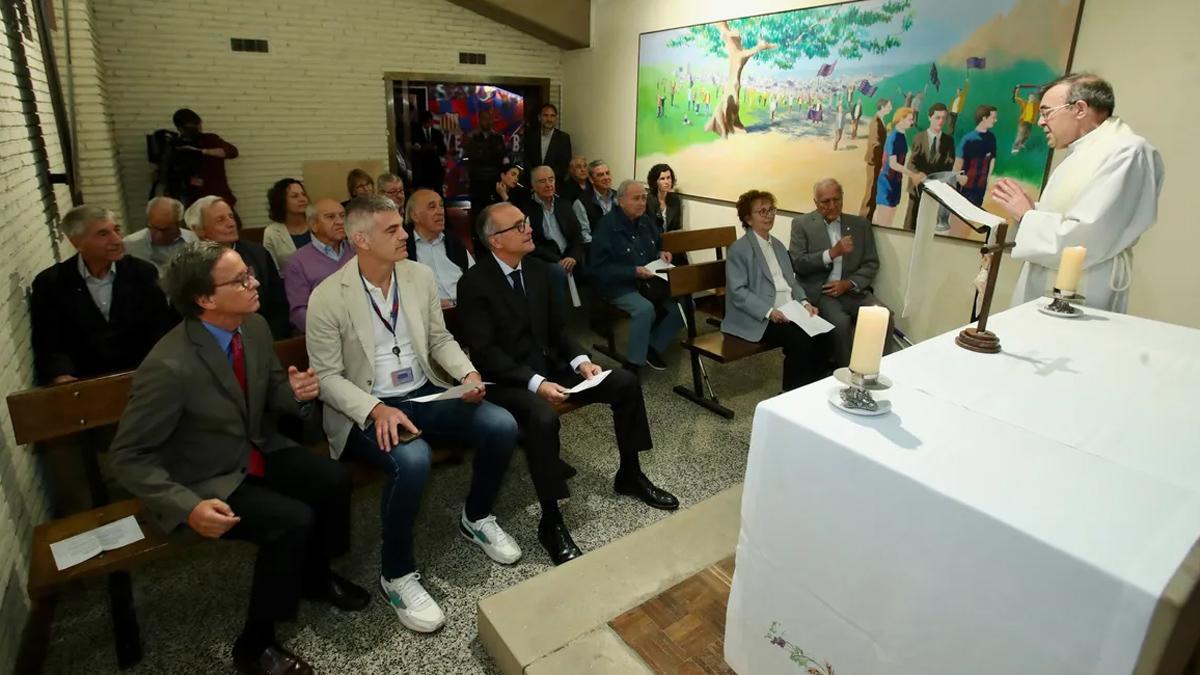 Un momento del acto religioso en la capilla del Spotify Camp Nou