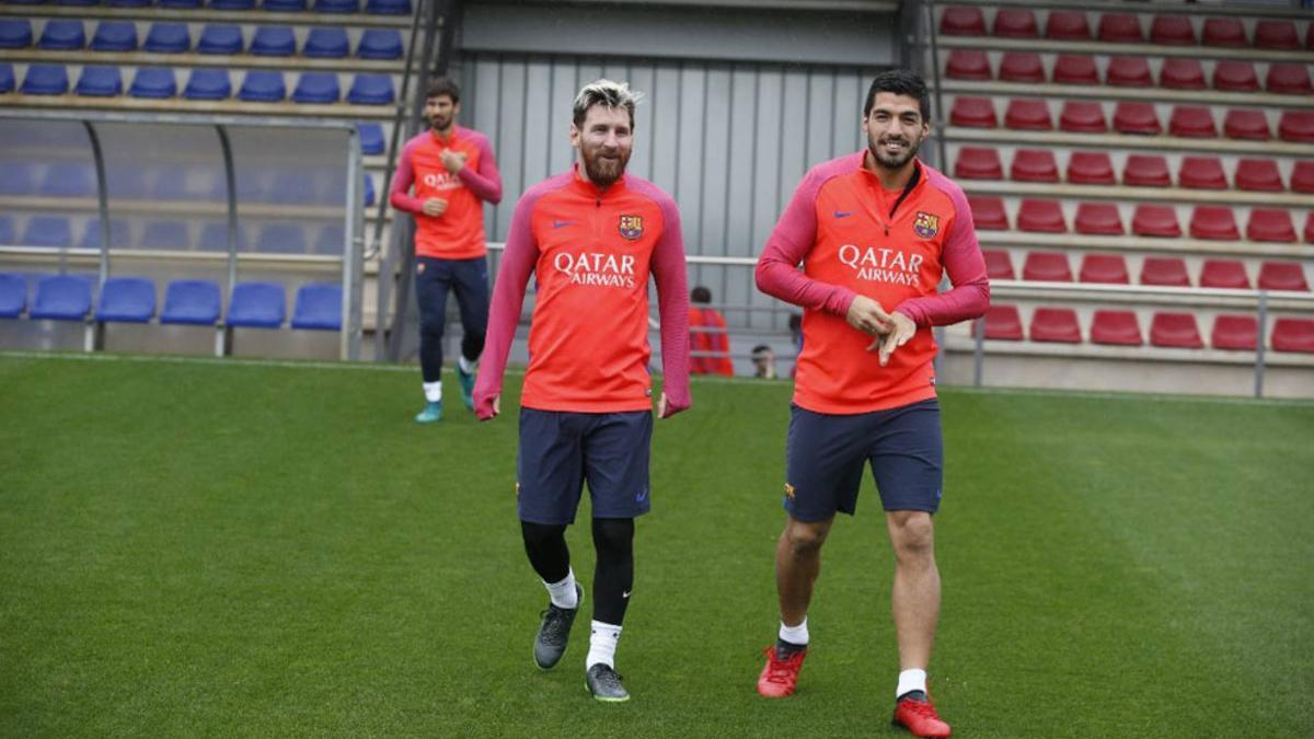 Messi ya entrena con sus compañeros