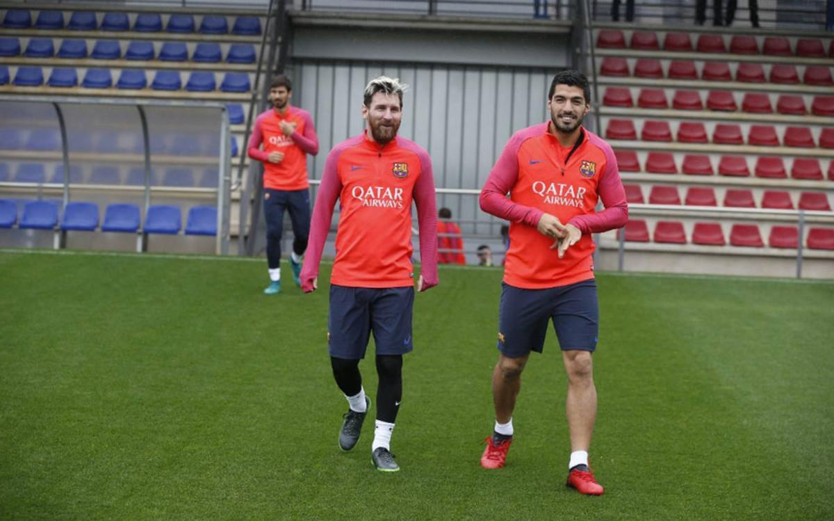 Messi ya entrena con sus compañeros