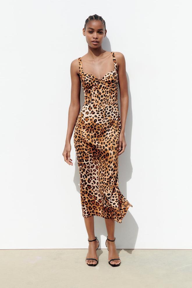 Vestido estampado leopardo de Zara