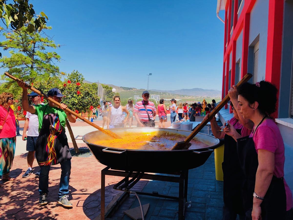 El colegio El Pinar se vuelca con su jornada solidaria