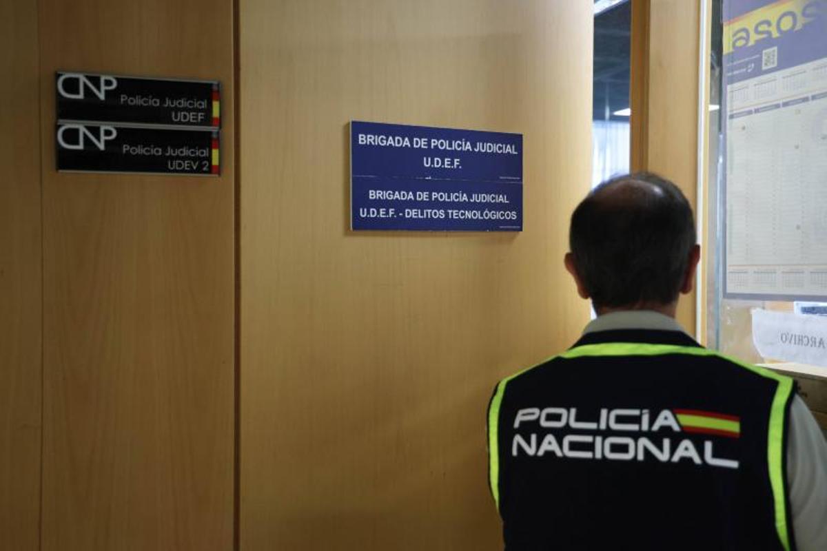 El grupo UDEF se encarga de investigar en la comisaría de Vigo los delitos telemáticos.