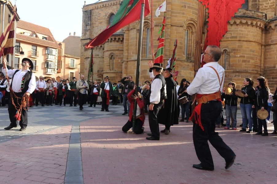 Desfile de pendones y gala de los Premios MT