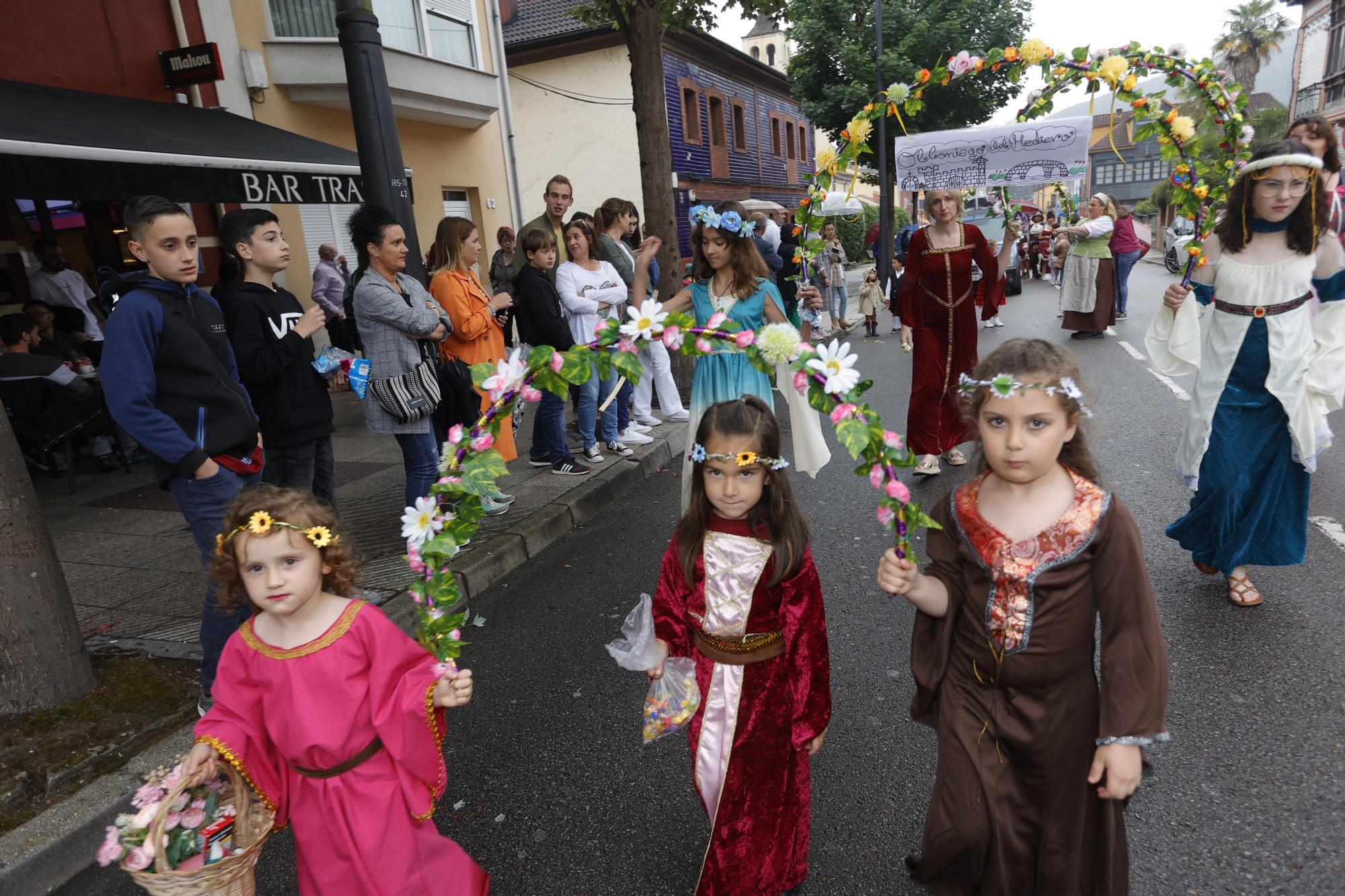 Olloniego se disfraza para animar las fiestas de San Antonio