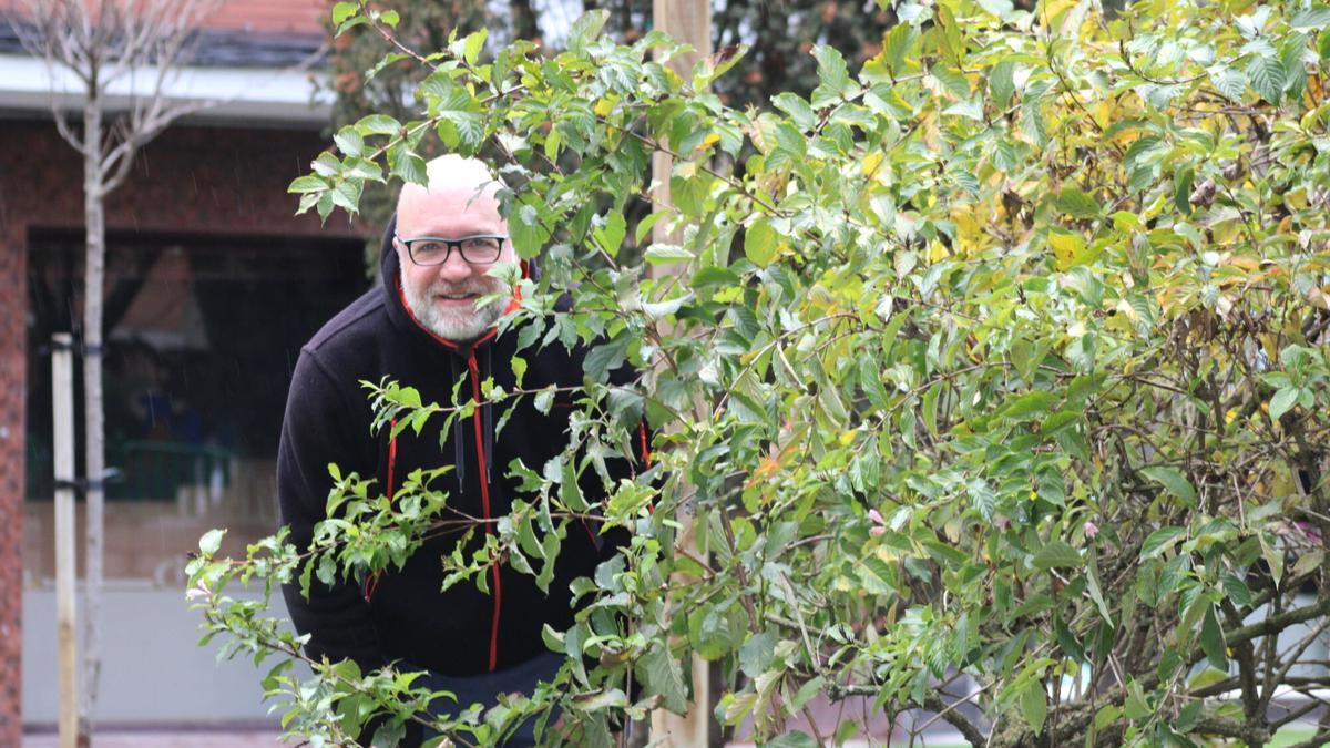 Alfonso Pombo, este viernes, en los Jardines del Ayuntamiento de Mieres.
