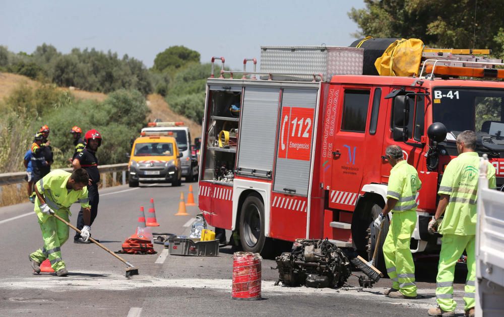 El accidente se producía en la A-357, provocaba el cierre de ambos sentidos durante unas horas