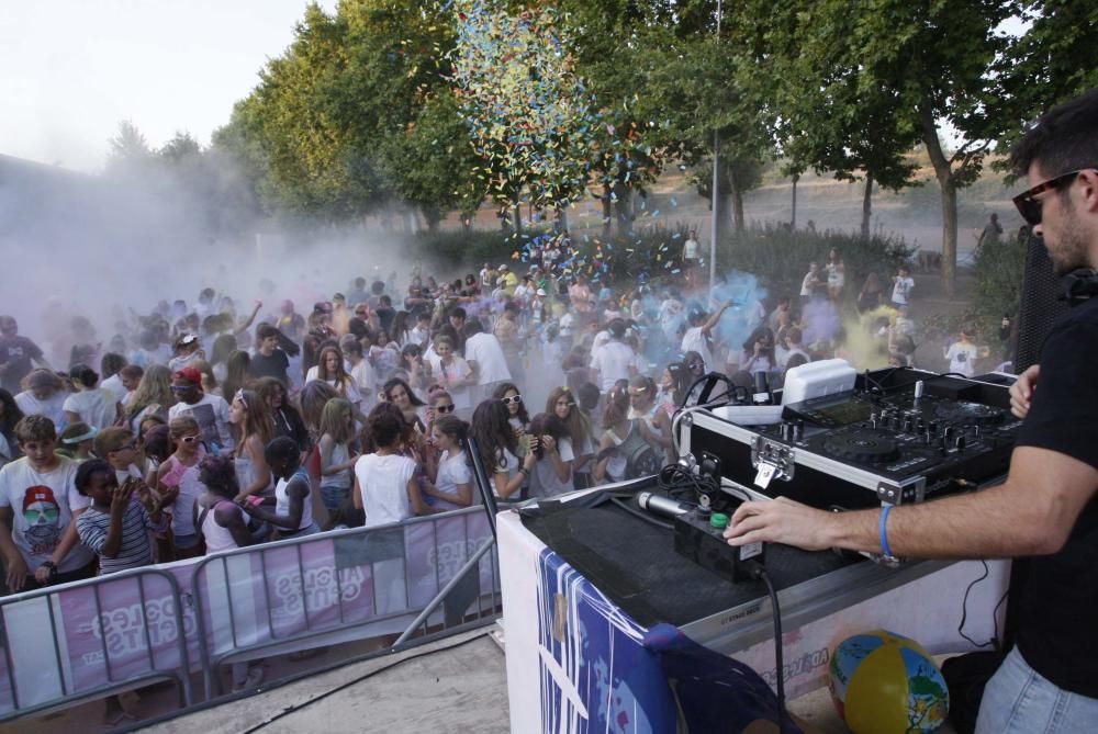 Festa «holi» a les festes d'agost de Banyoles