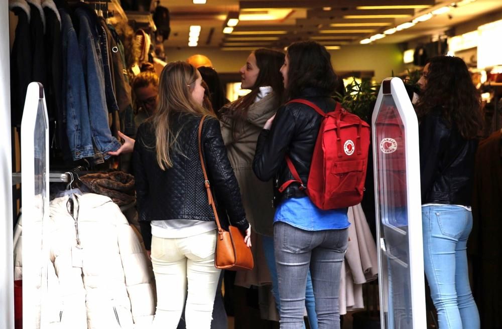 Día de compras navideñas en Oviedo y Gijón