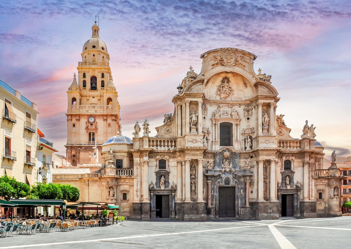 La catedral, en el centro histórico y corazón del tapeo de la ciudad