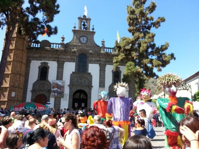 Fiestas del Pino en Teror: Subida de la Bandera en la Basílica