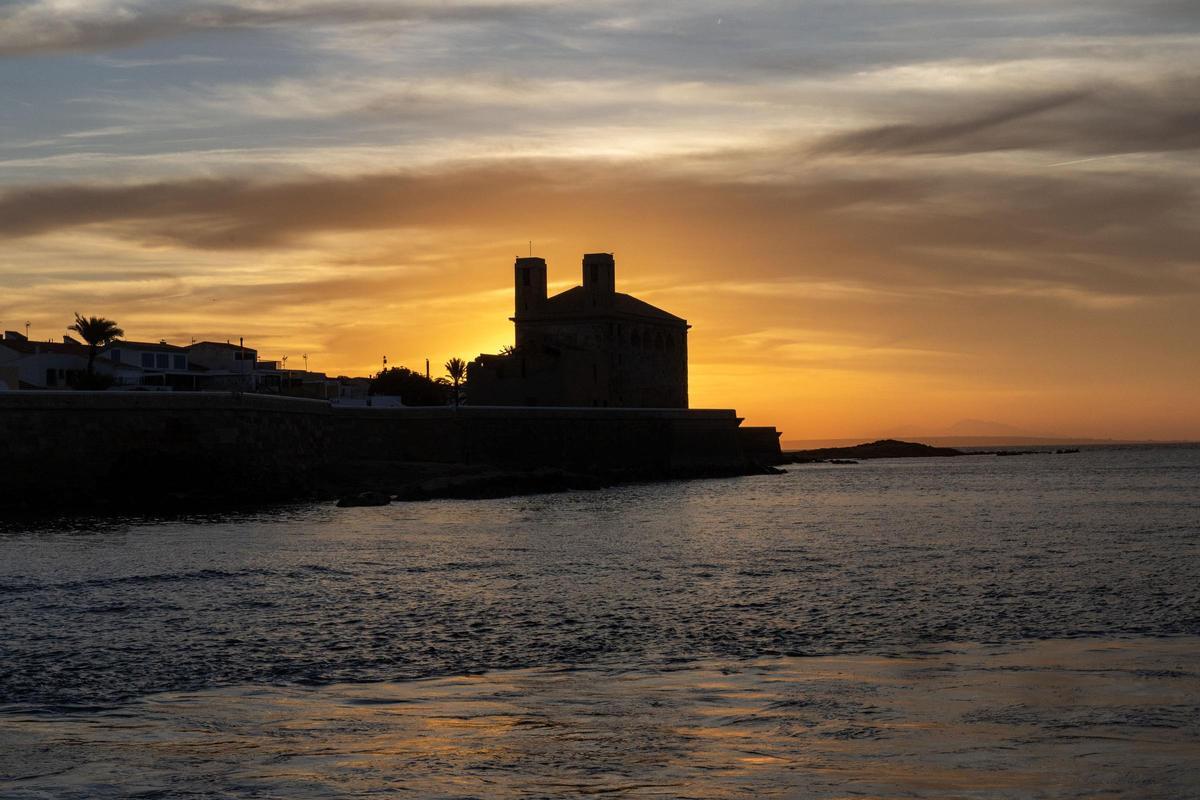La isla de Tabarca es un paraje natural único de la provincia de Alicante.