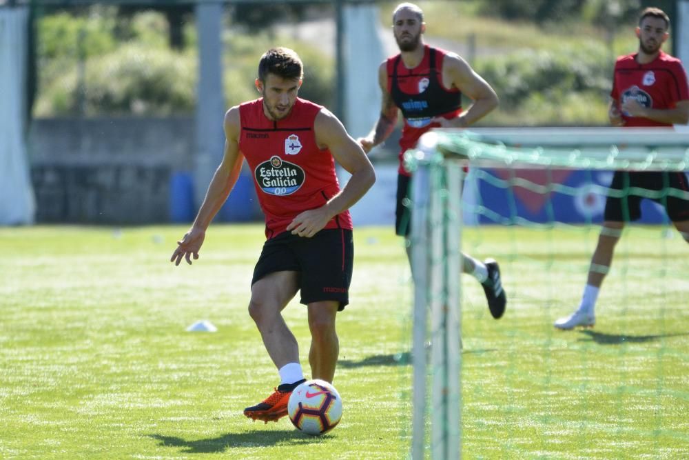 Entrenamiento del Deportivo a una semana del debut