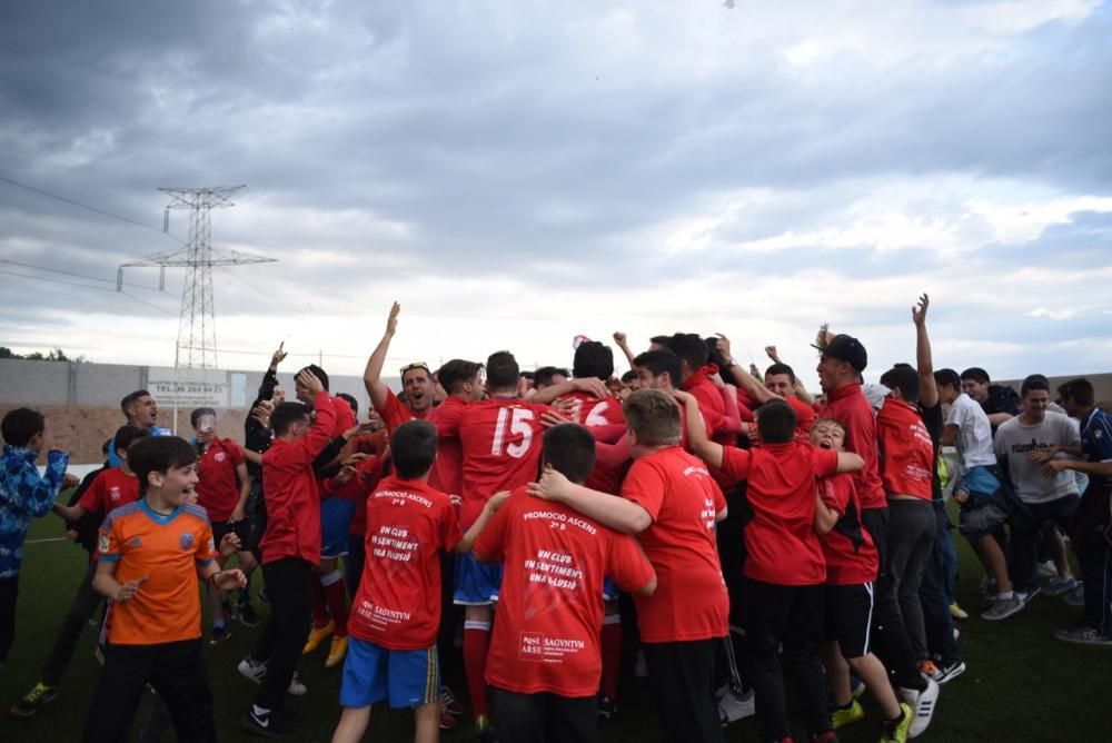 El Saguntino celebra el título de campeón