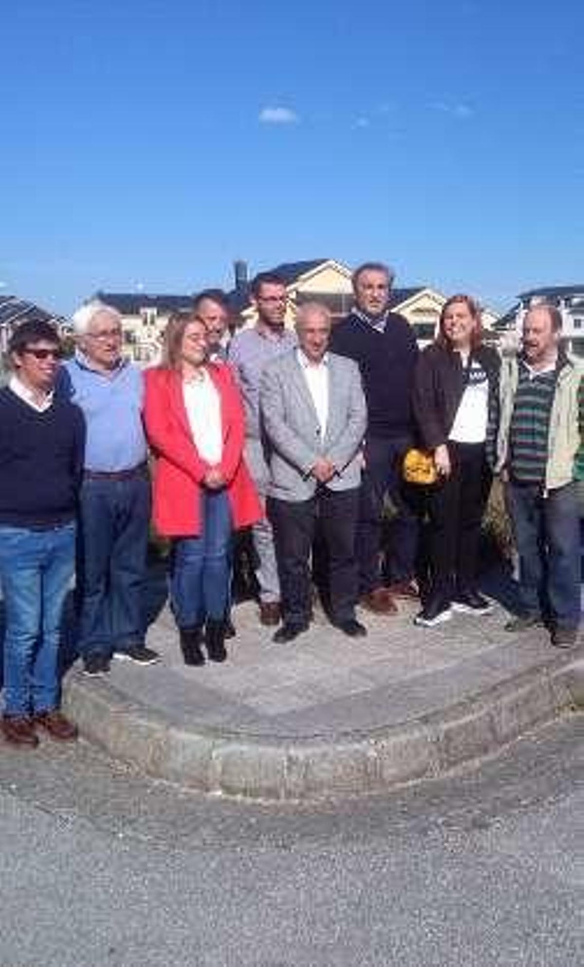 Los populares, ayer, en Tapia.