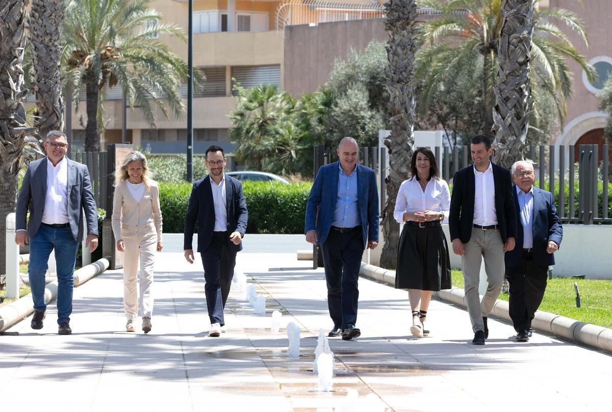 Los representantes de las instituciones insulares llegan a la redacción de Diario de Ibiza