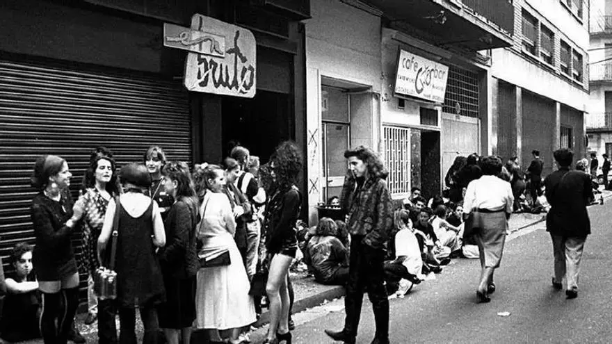 De viaje a la En Bruto, la sala de Zaragoza que catapultó a Héroes del Silencio y en la que tocó Green Day: "Se juntaban rockabillys, punkis, mods... Allí cabíamos todos"