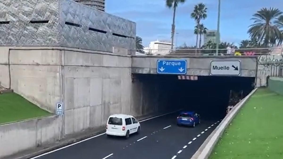 Asfaltado del ramal de acceso al Centro Comercial El Muelle