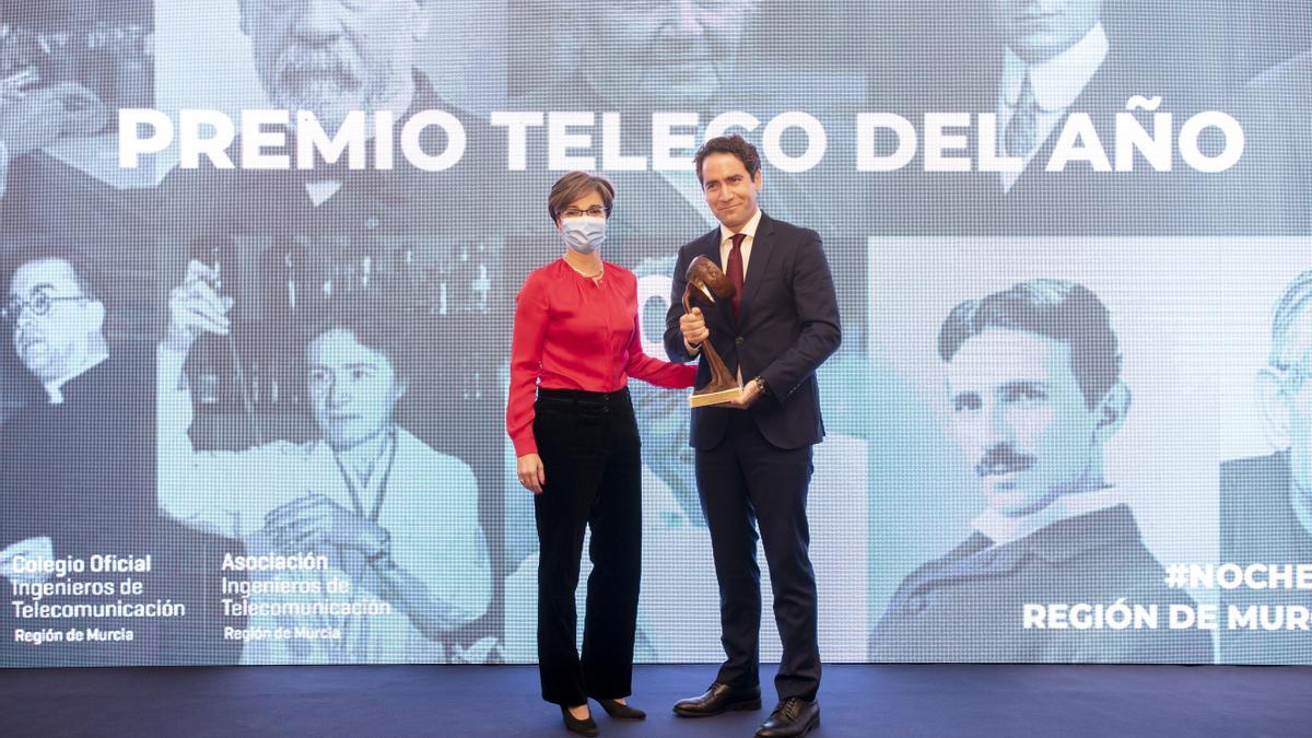 Teodoro García Egea recibiendo su premio de &#039;Teleco del Año&#039;