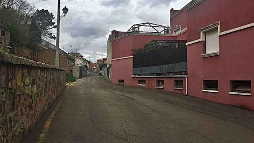 Grietas en la calle Fortaleza, una de las calzadas propuesta.