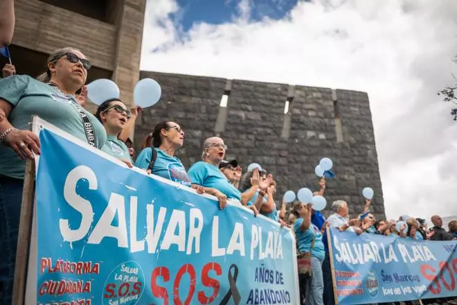 Manifestación de la plataforma ciudadana SOS Playa de San Marcos