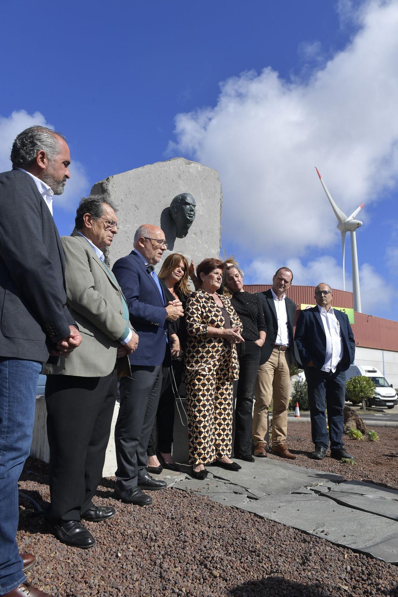 Busto en honor al fallecido empresario Agustín Reina Martinón