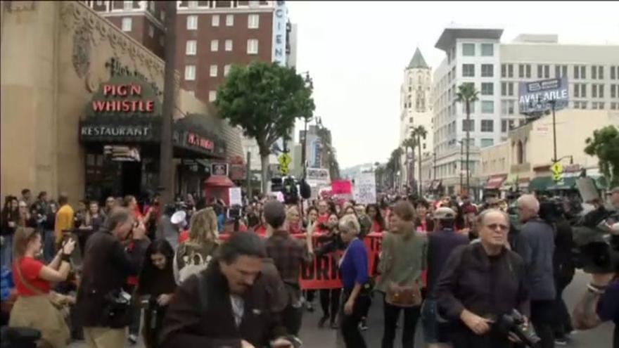 Manifestación multitudinaria contra los abusos en Hollywood