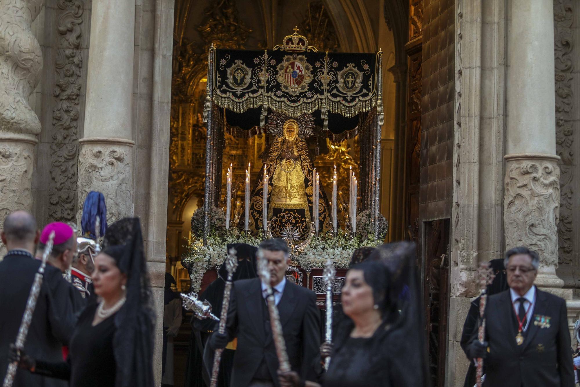 Procesiones Viernes Santo Nuestra Señora de la Soledad de Santa Maria y Hermandad Penitencial Mater Desolata Alicante