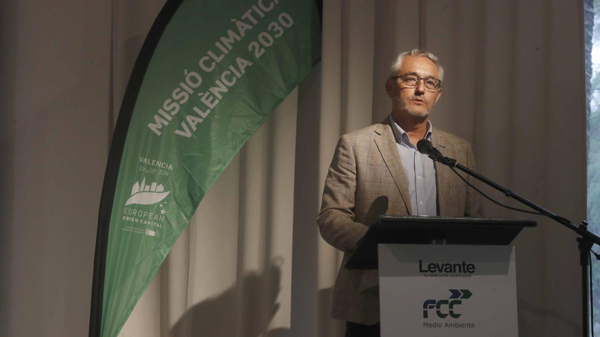 Salvador Otero de FCC Medio Ambiente en su intervención en la apertura del coloquio. 