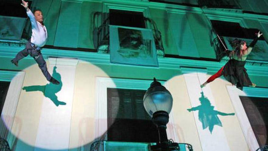 El Museo Ramón Gaya ofreció un espectáculo de lunes en su fachada.