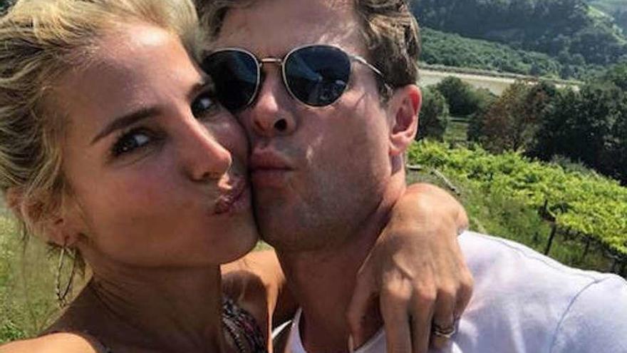 Elsa Pataky y Chris Hemsworth en el &quot;post&quot; subido por la actriz.