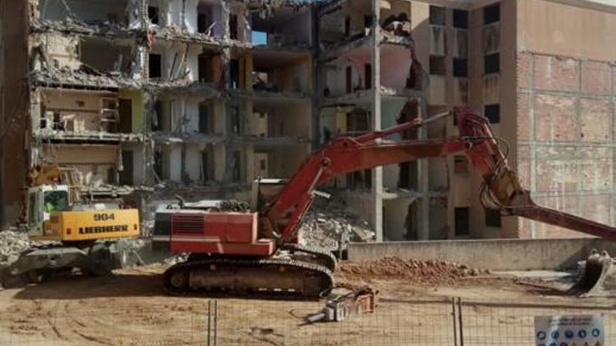 La máquina excavadora, después de ser retirada el martes por la tarde.