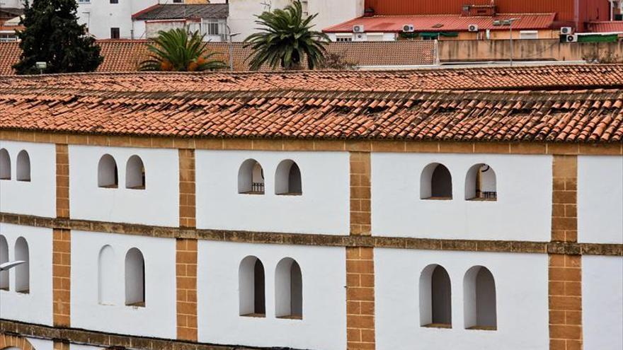 El tejado de la plaza de toros se cae