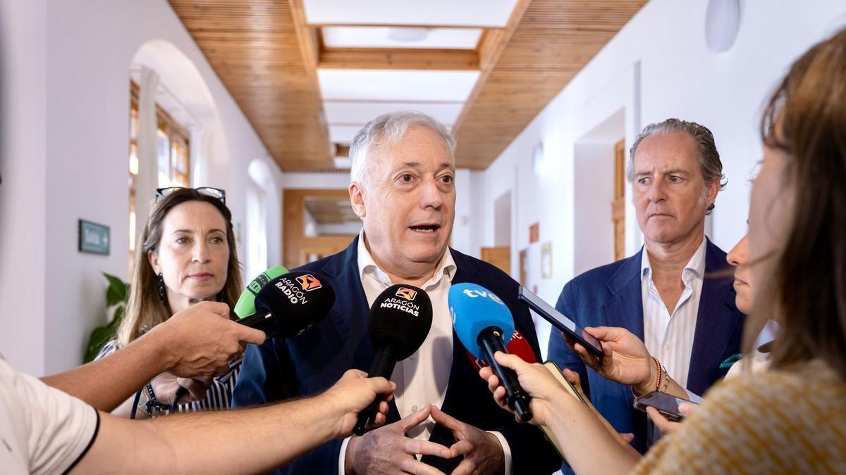 El consejero de Fomento, Octavio López, tras la reunión del consejo de Aragón Plataforma Logística.
