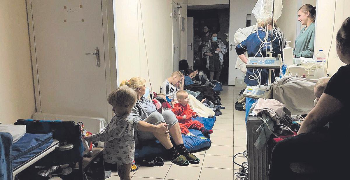 Niños en un hospital de Kiev (Ucrania).