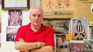 Viaje al pasado del Castellón mirando al futuro: la reunión de ilustres albinegros en el museo de Tonín