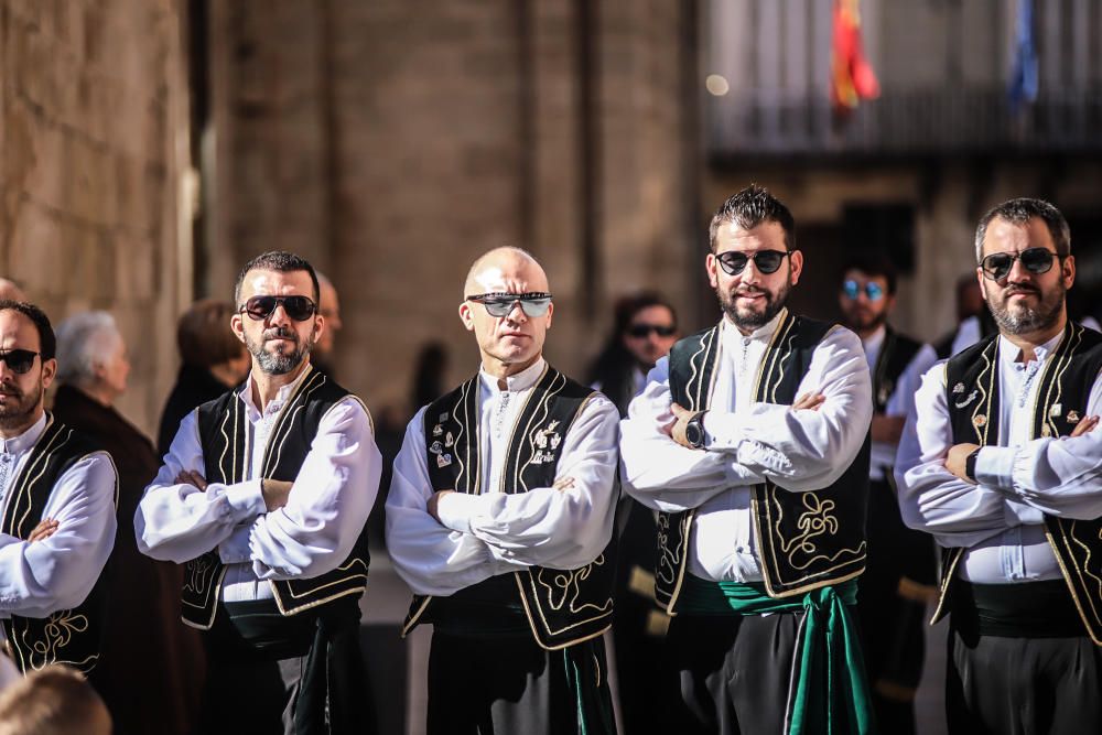 Orihuela celebra el tradicional Medio Año de la fiesta de Moros y Cristianos.