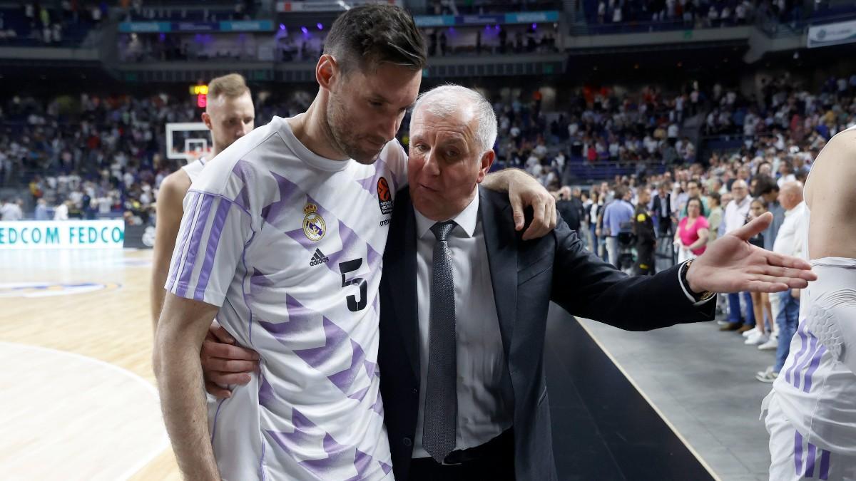 Zeljko Obradovic, abrazado a Rudy Fernández tras el partido de este jueves