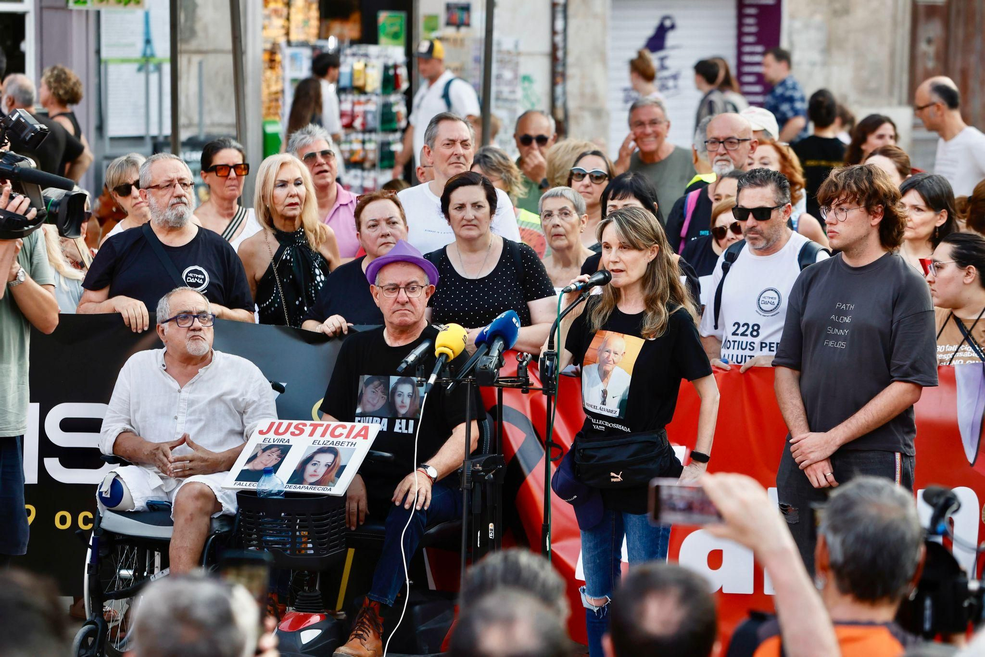 Octava manifestación contra la gestión de Mazón por la dana