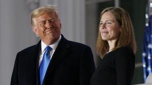 zentauroepp55661781 president donald trump and amy coney barrett stand on the bl201030163654