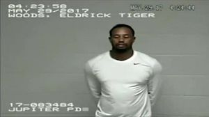 La policia nord-americana mostra el vídeo de Tiger Woods a comissaria.