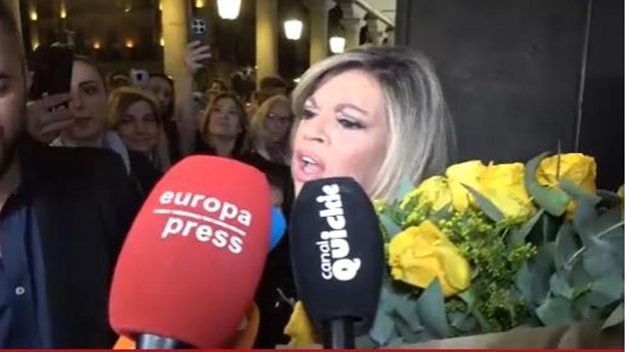 El monumental enfado de Terelu Campos a las puertas del teatro tras su debut como actriz y desvelarse su complicidad con un compañero de reparto: "César tiene su familia ¿Qué estáis diciendo?"