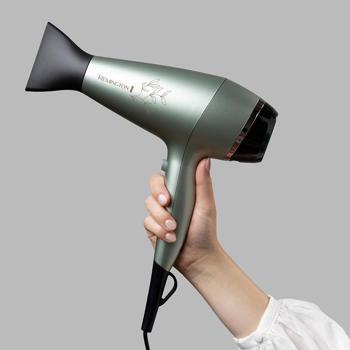 Secador de pelo de Remington con microacondicionadores vegetales.