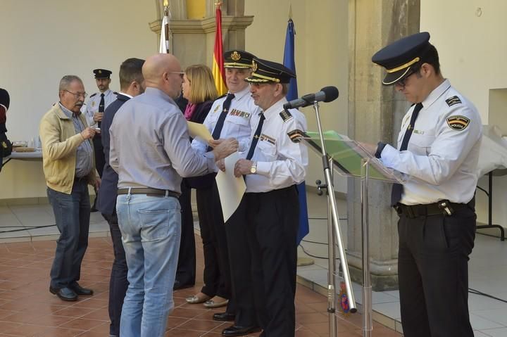 Entrega de diplomas a los Policías Nacionales ...