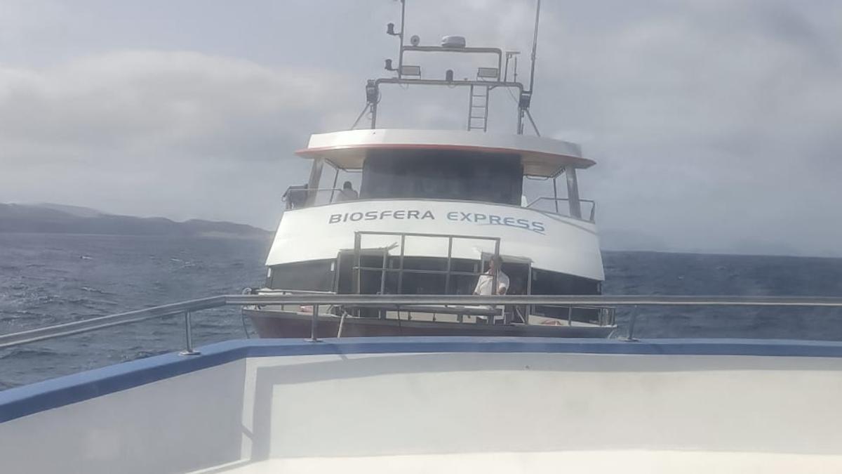 150 personas a la deriva al estropearse un ferry entre La Graciosa y Lanzarote