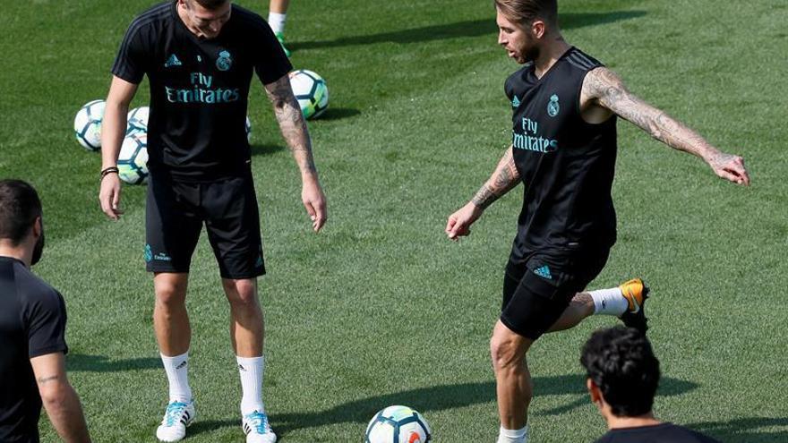 Kroos viaja a Alemania y el último entrenamiento marcará si puede jugar